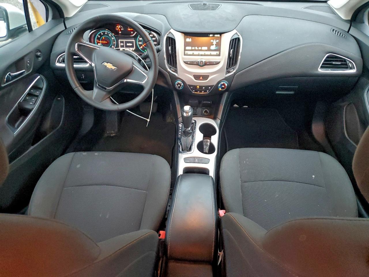 Chevrolet Cruze Ls Image 2