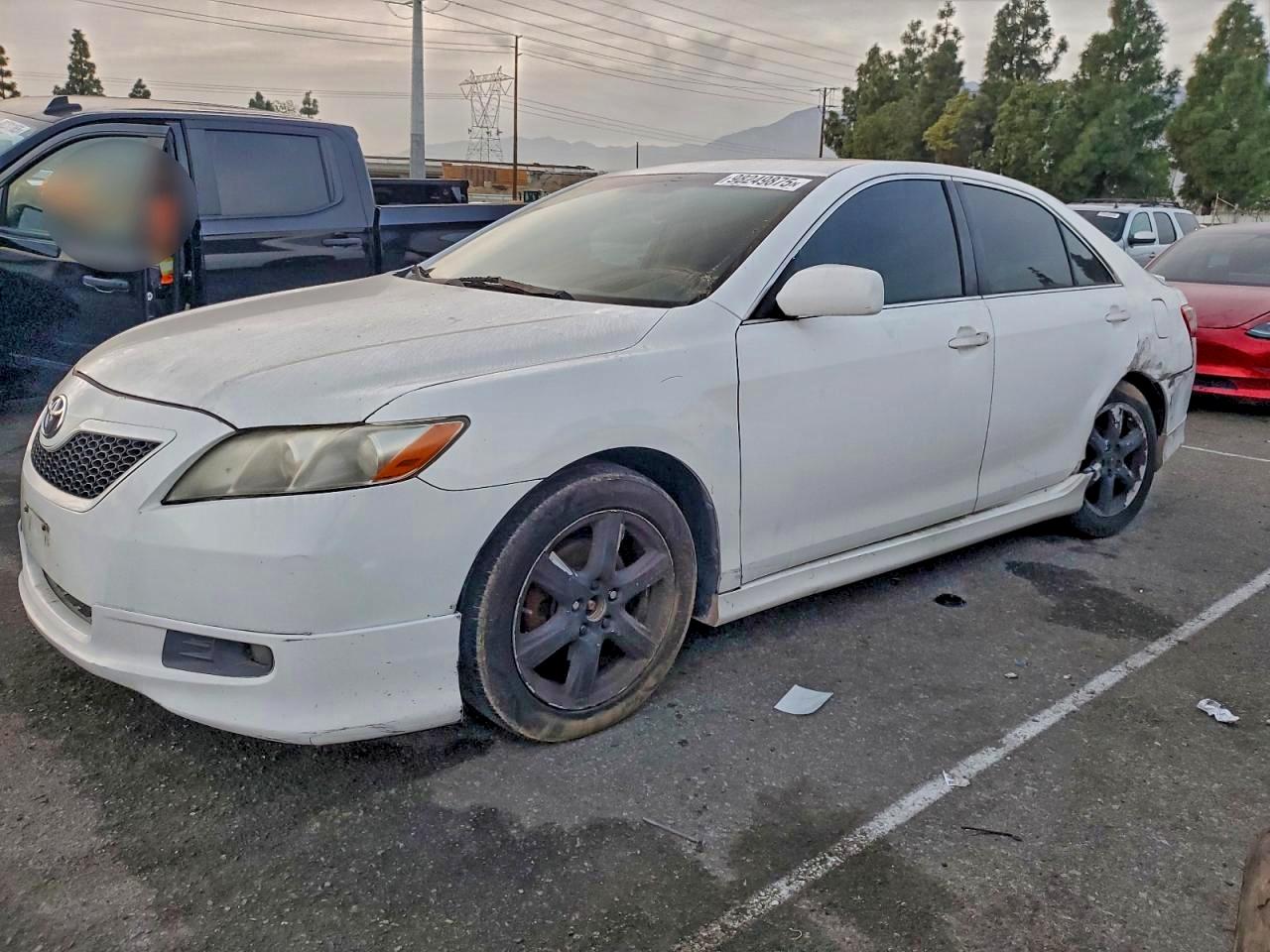 Toyota Camry Le Image 1