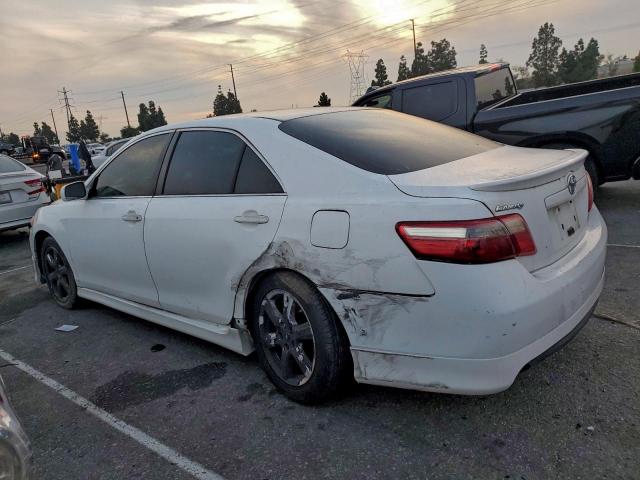 Toyota Camry Le Image 2