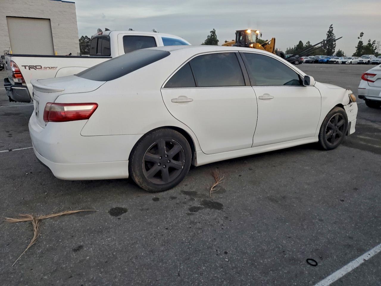 Toyota Camry Le Image 10