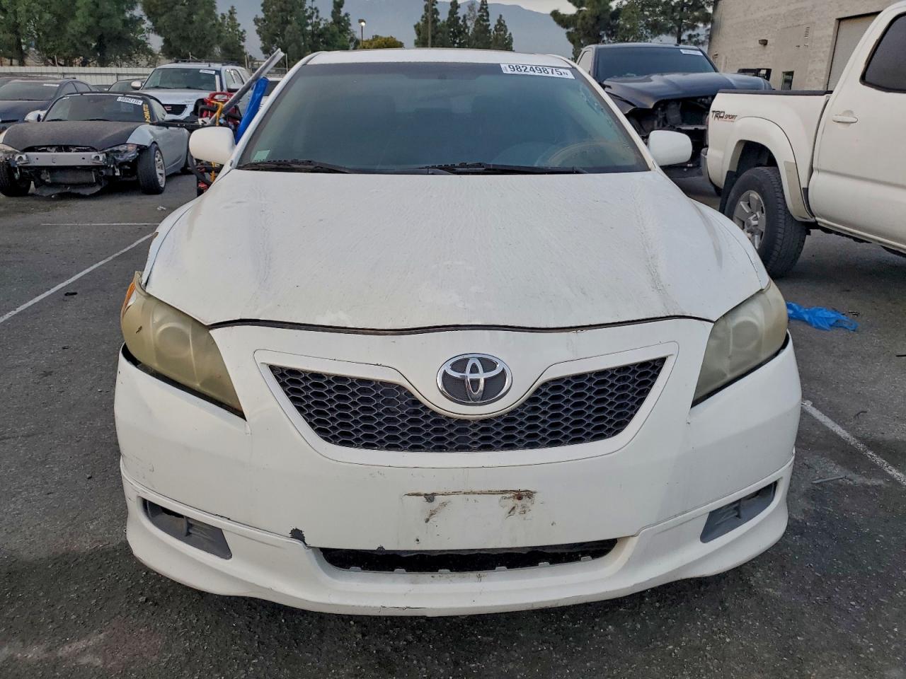 Toyota Camry Le Image 3