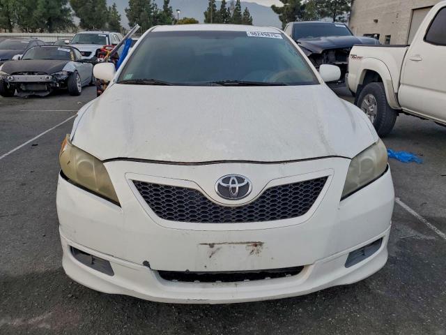 Toyota Camry Le Image 3