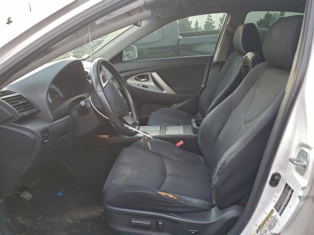 Toyota Camry Le Image 8