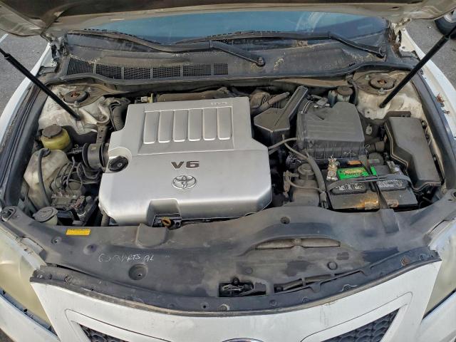 Toyota Camry Le Image 5