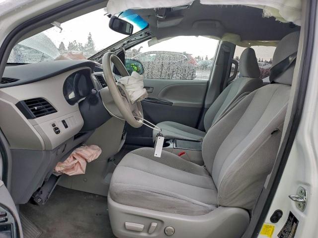 Toyota Sienna Le Image 6