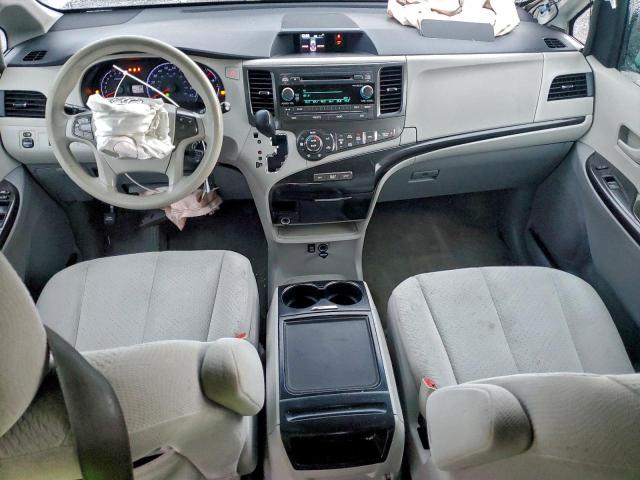 Toyota Sienna Le Image 11