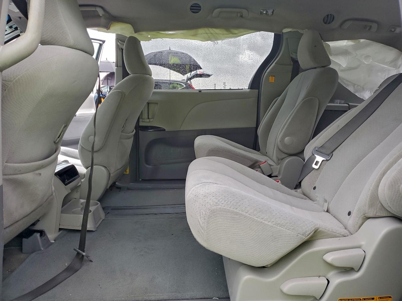 Toyota Sienna Le Image 5