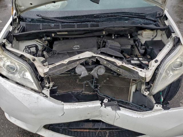 Toyota Sienna Le Image 7