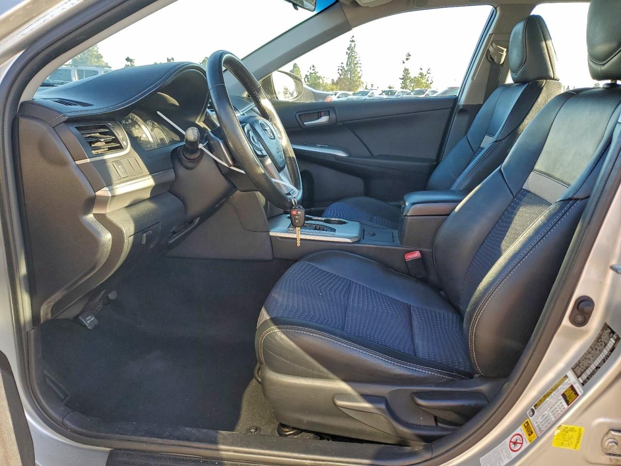 Toyota Camry L Image 2