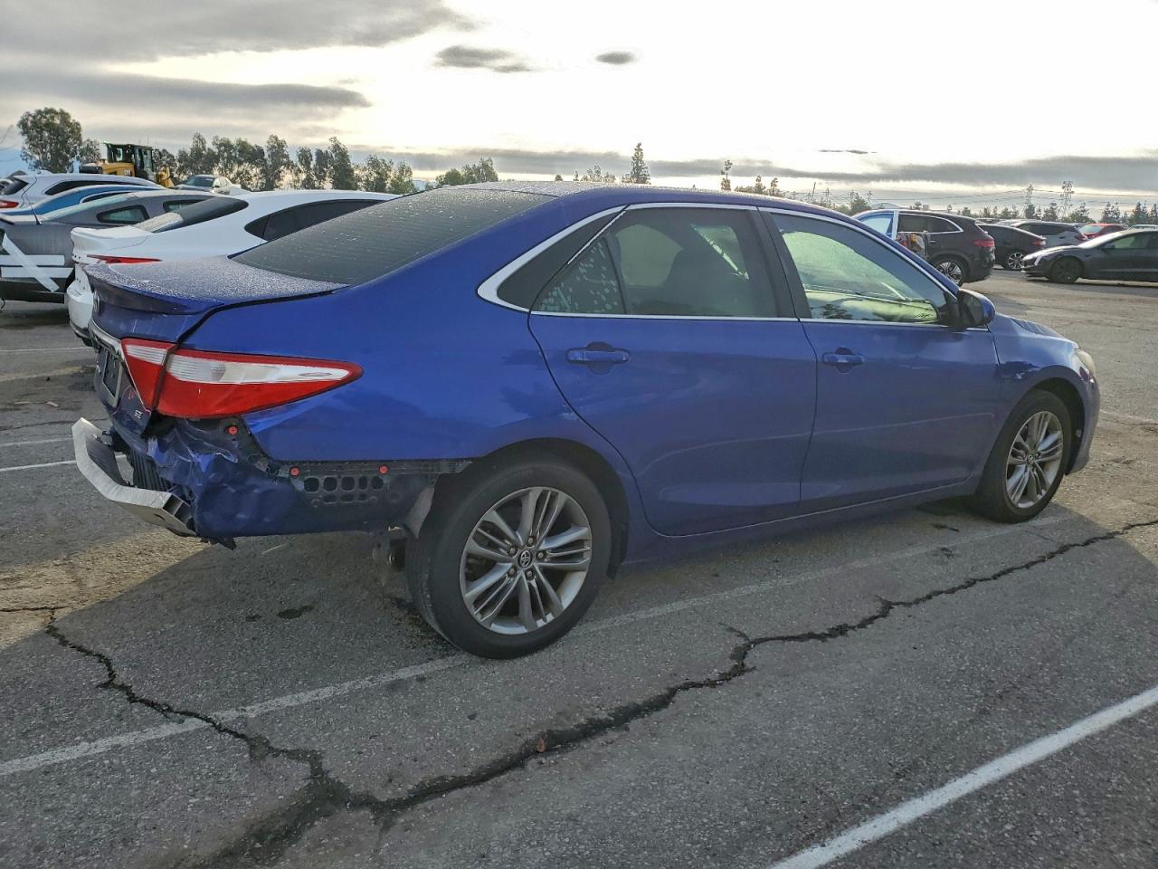 Toyota Camry Le Image 4