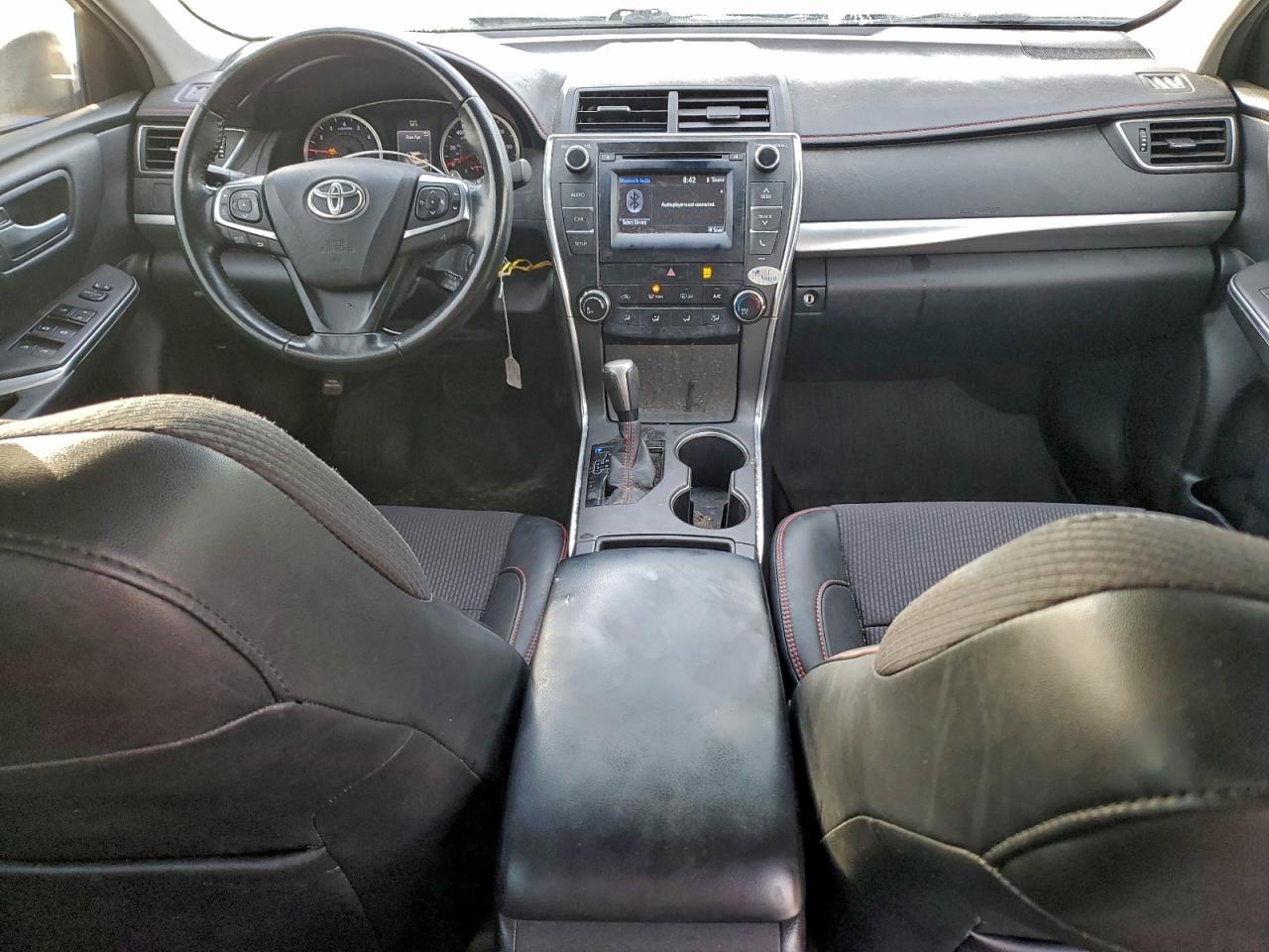 Toyota Camry Le Image 9