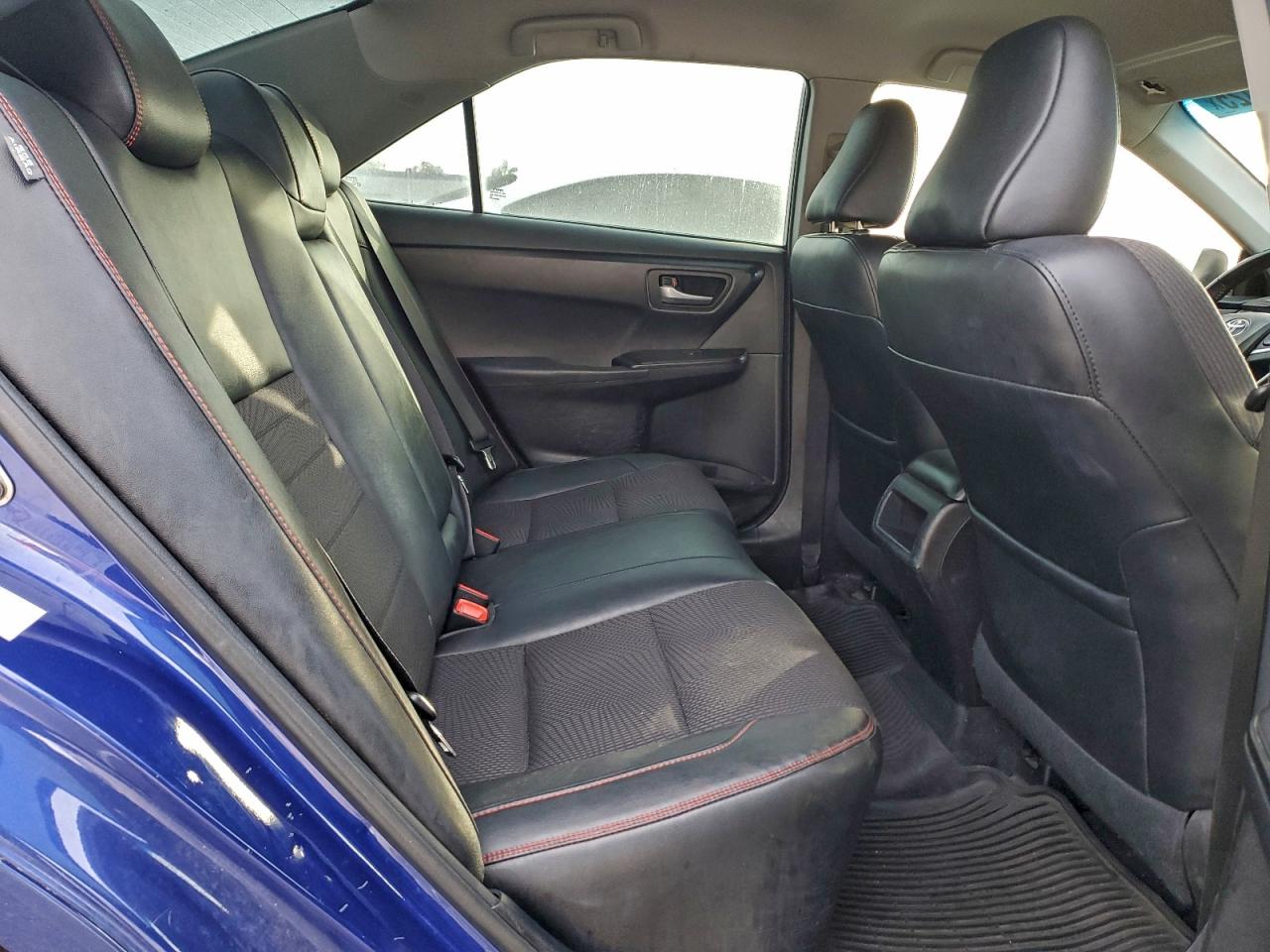 Toyota Camry Le Image 12