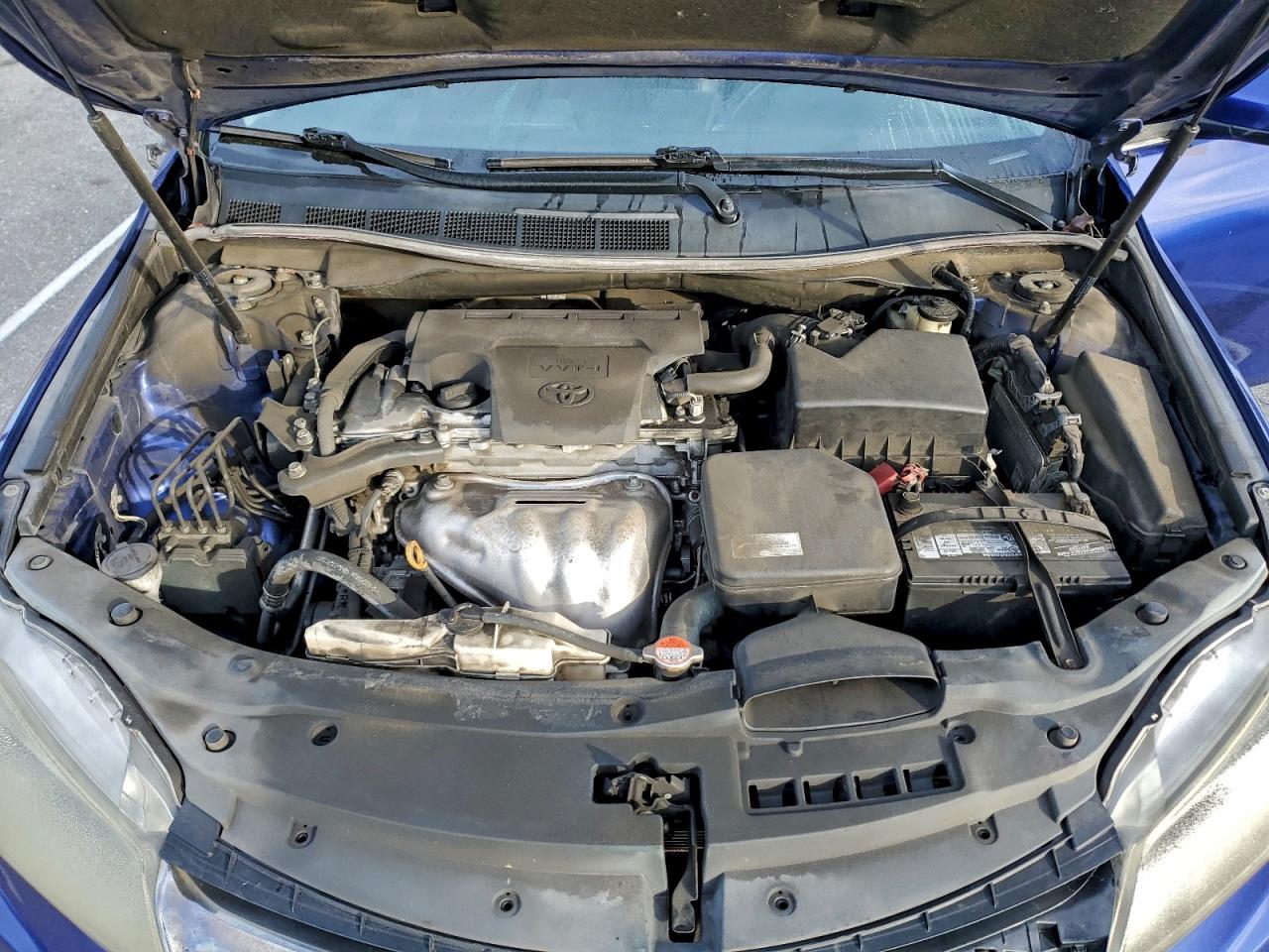 Toyota Camry Le Image 7