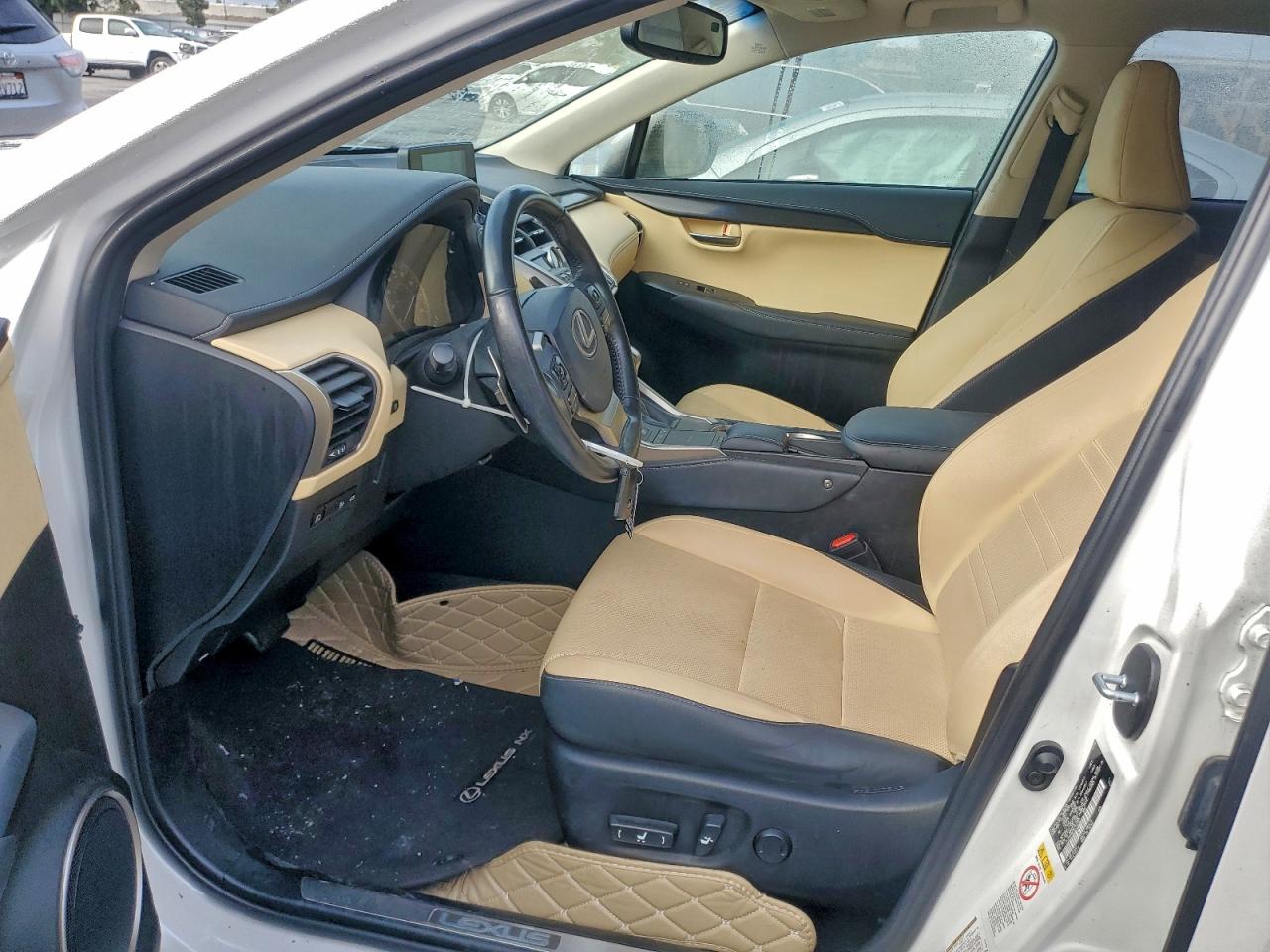 Lexus NX 300 Base Image 12