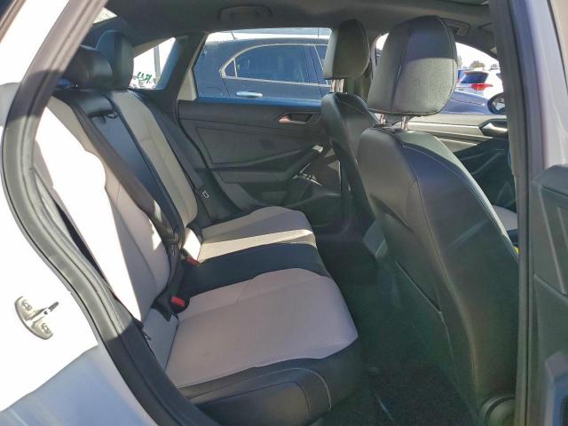 Volkswagen Jetta S Image 3