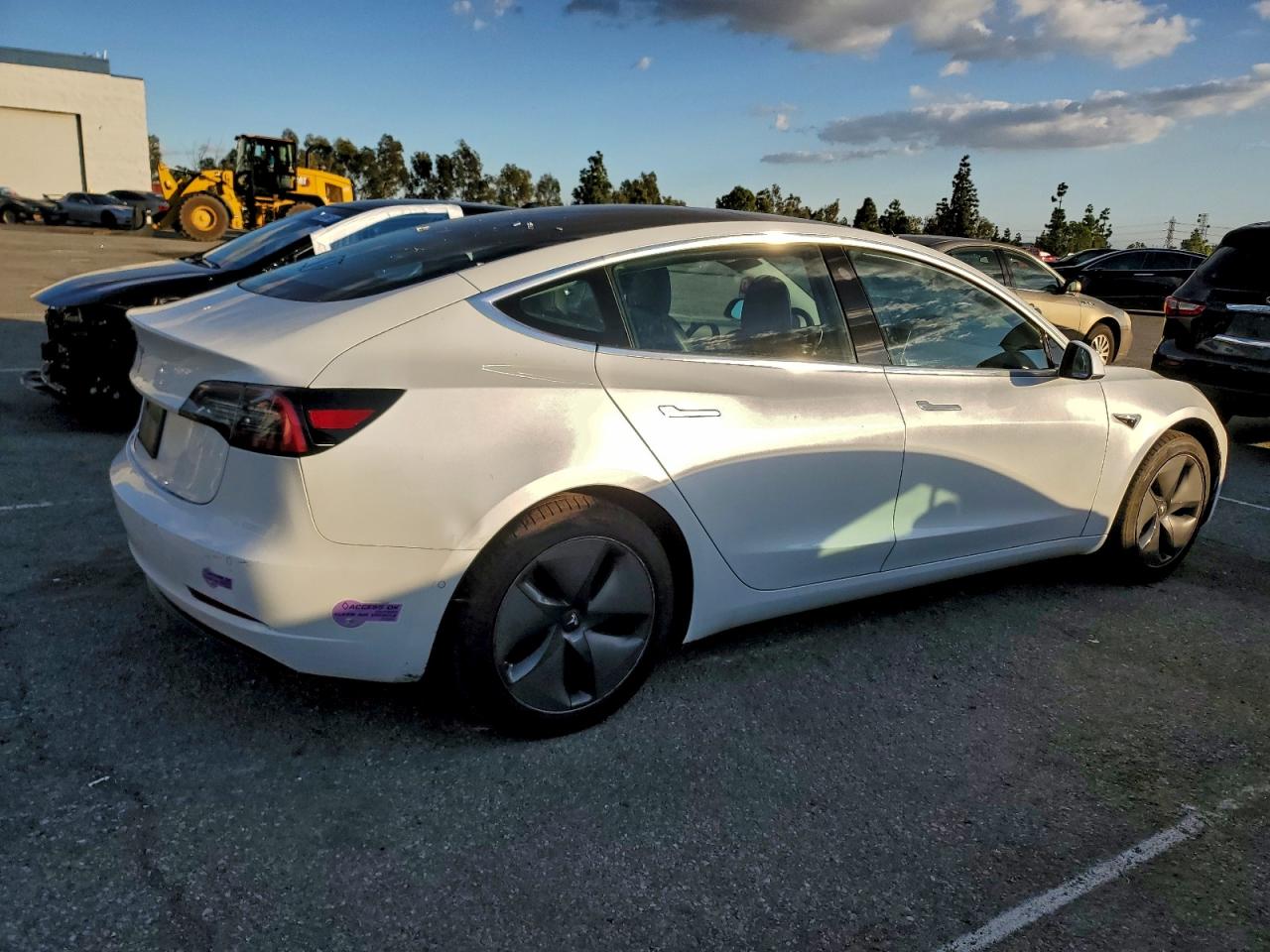 Tesla Model 3 Image 7