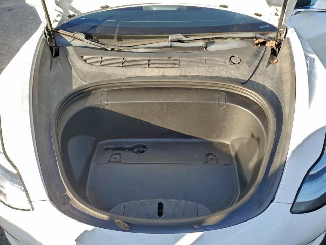 Tesla Model 3 Image 11