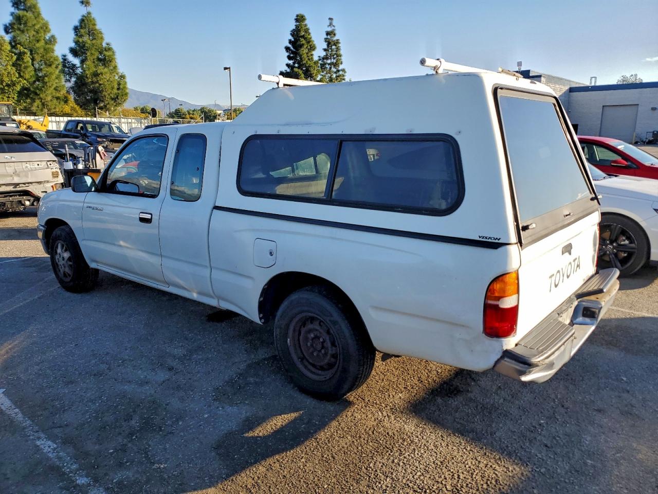 Toyota Tacoma Xtracab Image 3