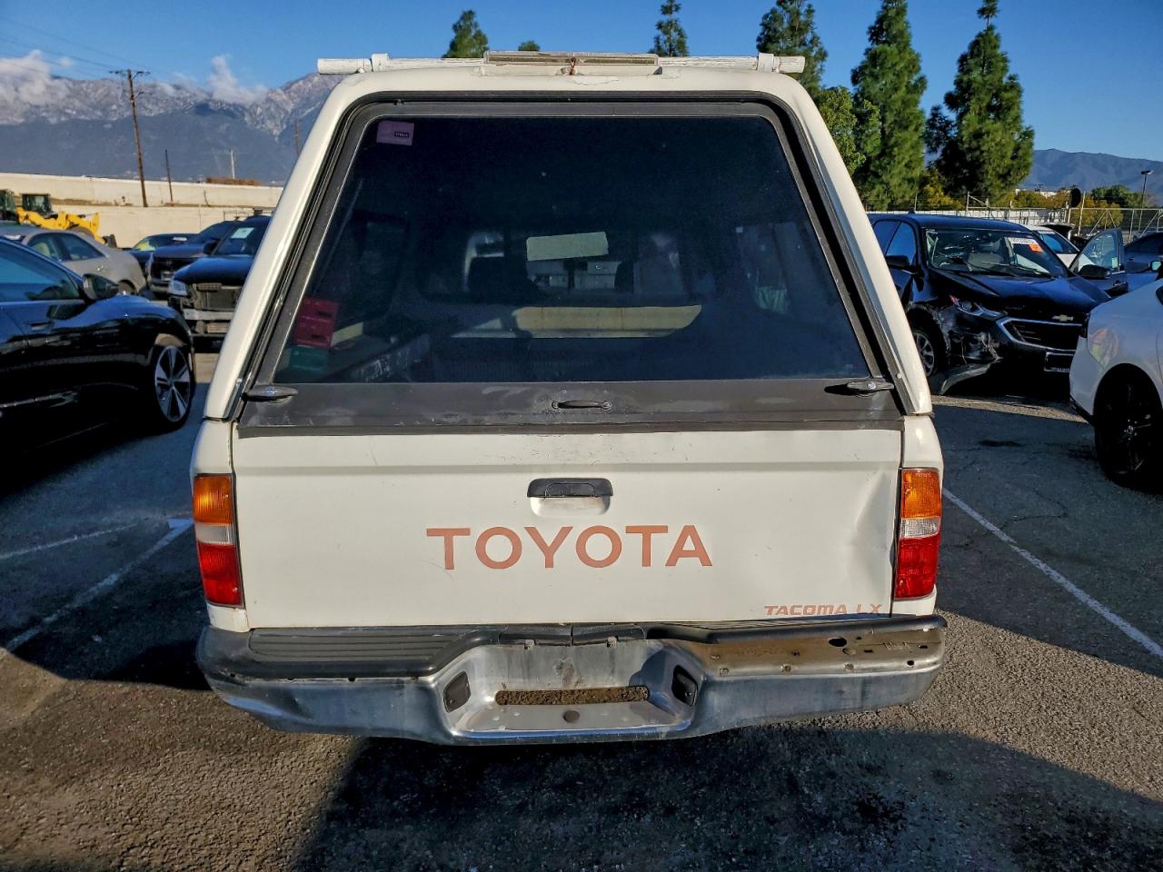 Toyota Tacoma Xtracab Image 9