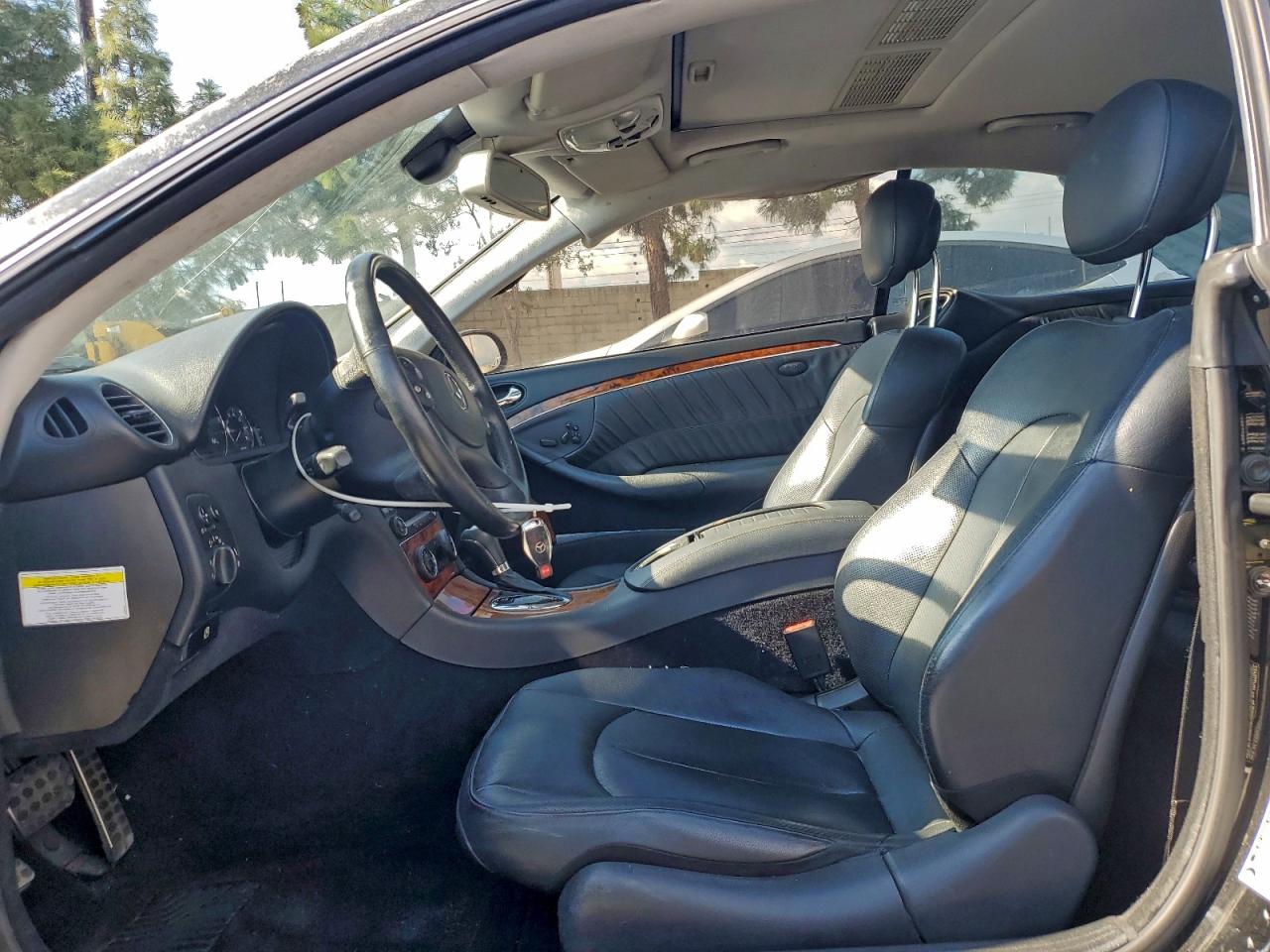 Mercedes-Benz Clk-class 350 Image 8