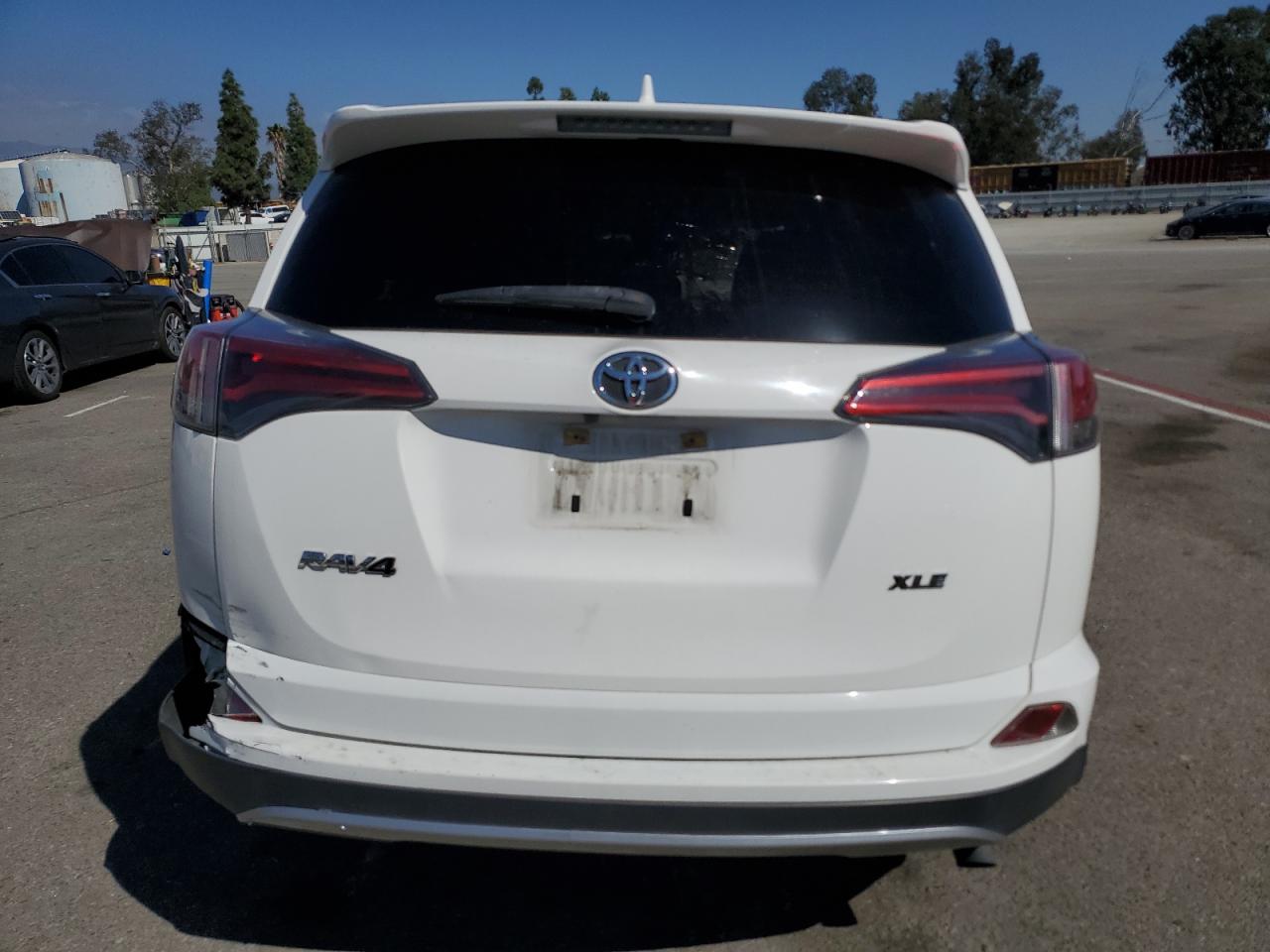 Toyota RAV4 Xle Image 6