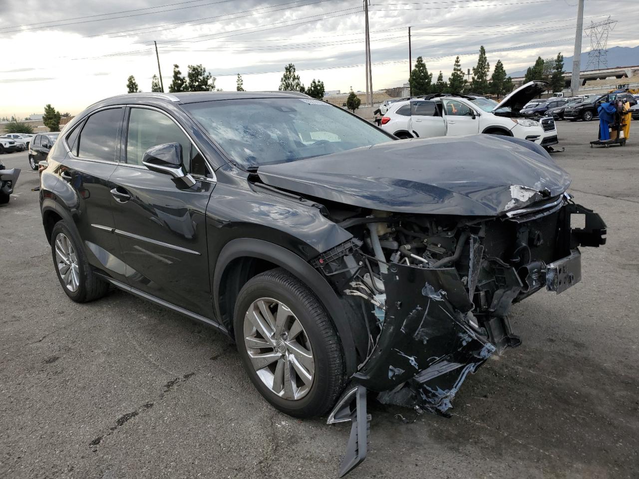 Lexus NX 300 Base Image 4