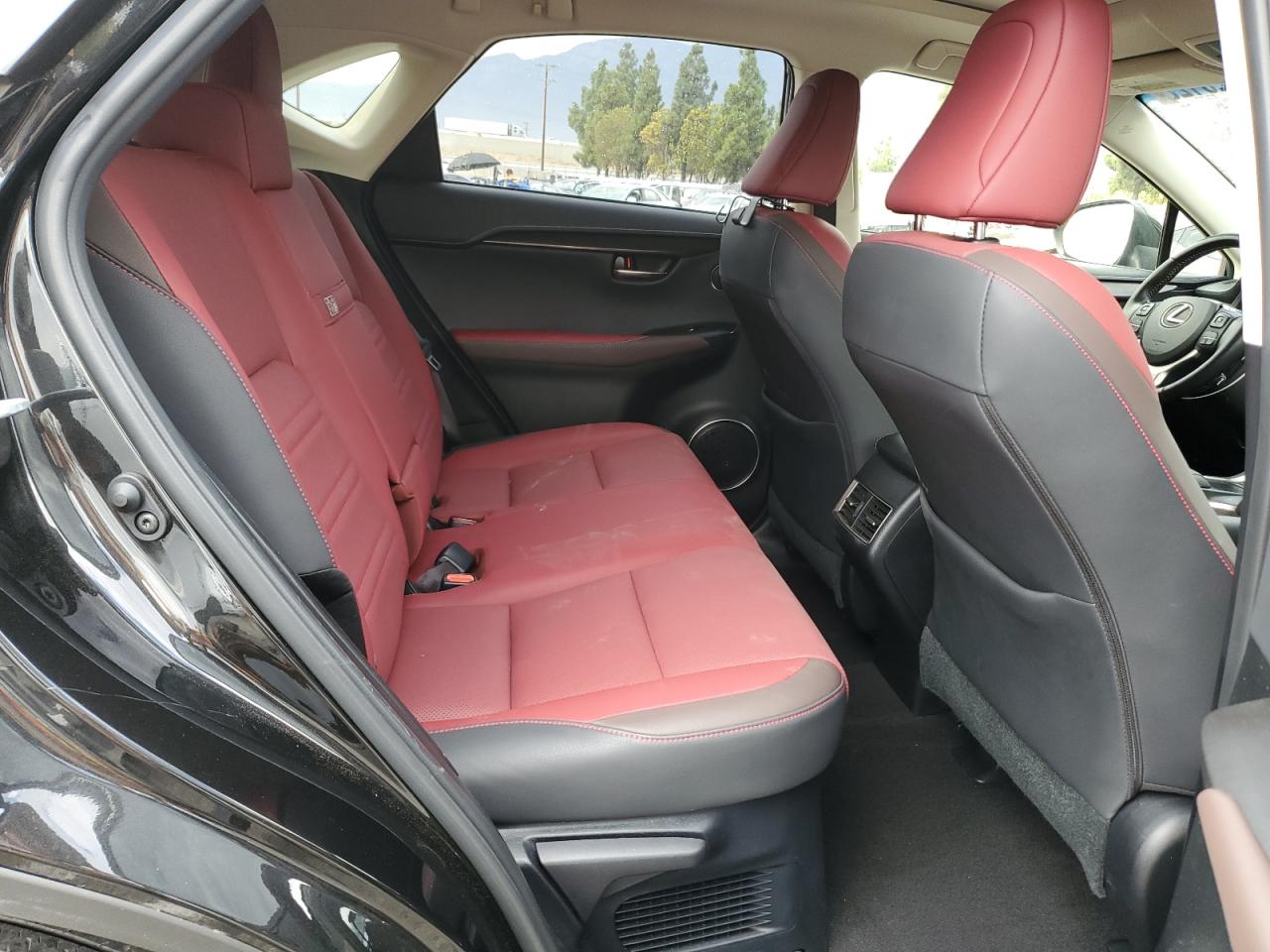 Lexus NX 300 Base Image 7