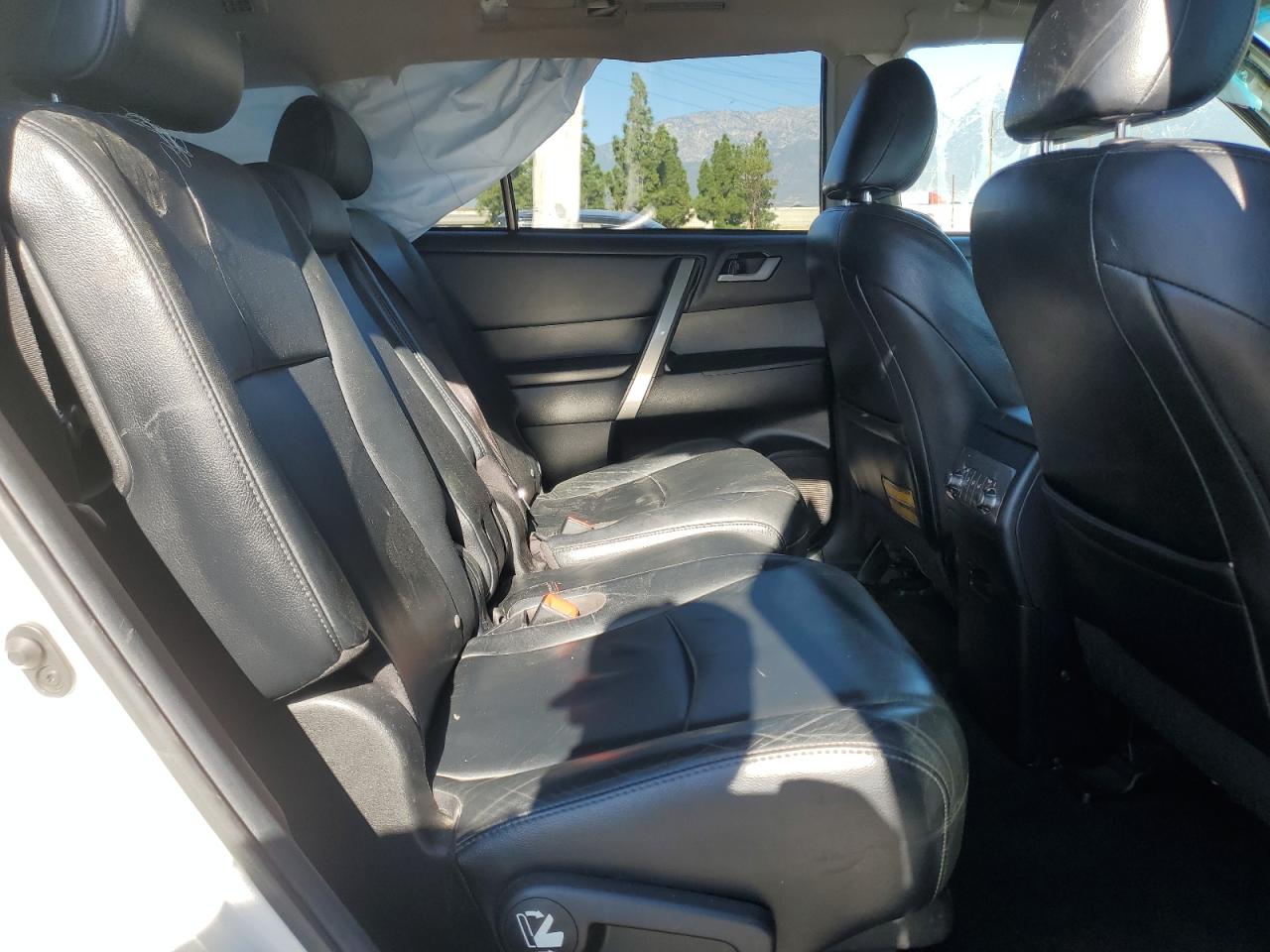 Toyota Highlander Base Image 13