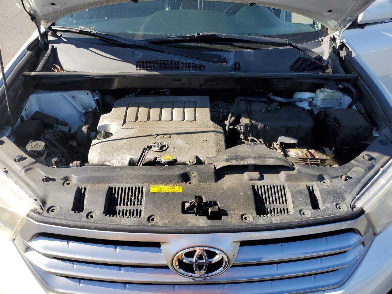 Toyota Highlander Base Image 9