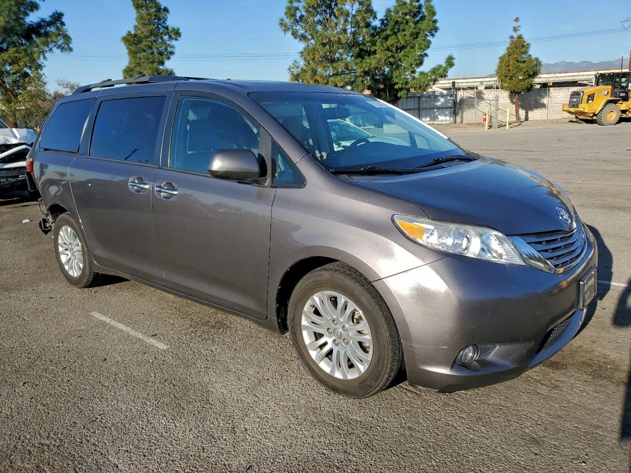 Toyota Sienna Xle Image 10