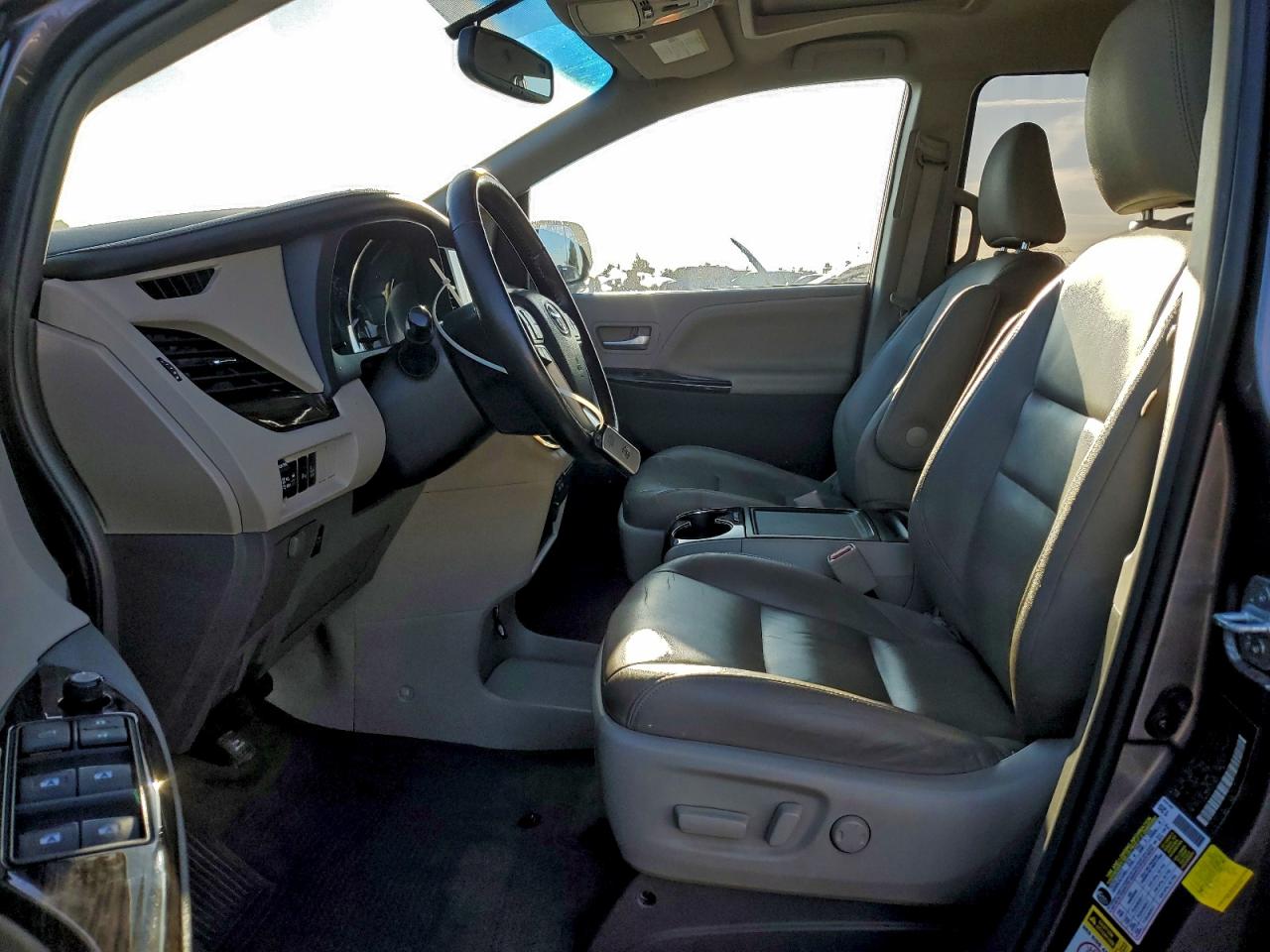 Toyota Sienna Xle Image 4