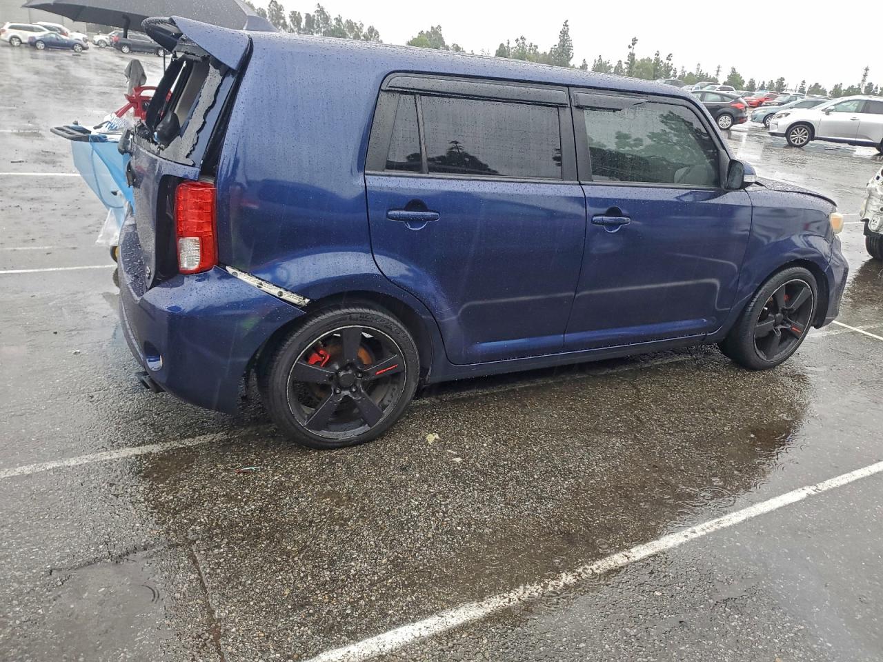 Toyota Scion Image 6