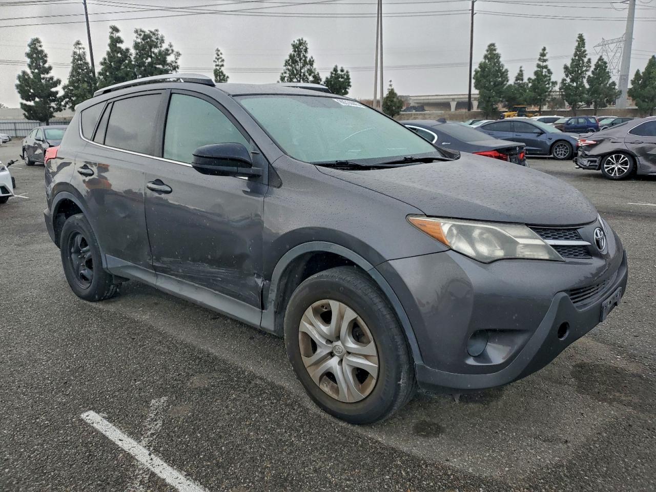 Toyota RAV4 Le Image 8