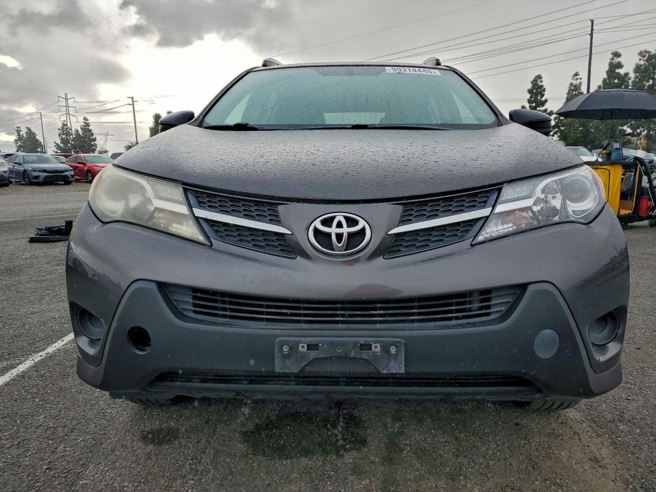 Toyota RAV4 Le Image 12