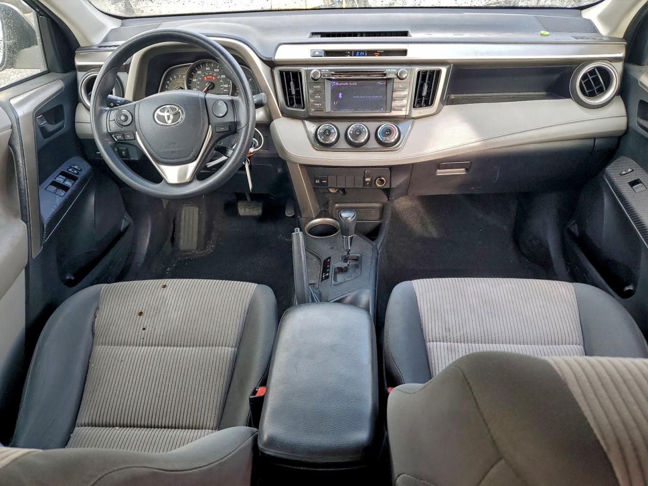 Toyota RAV4 Le Image 9