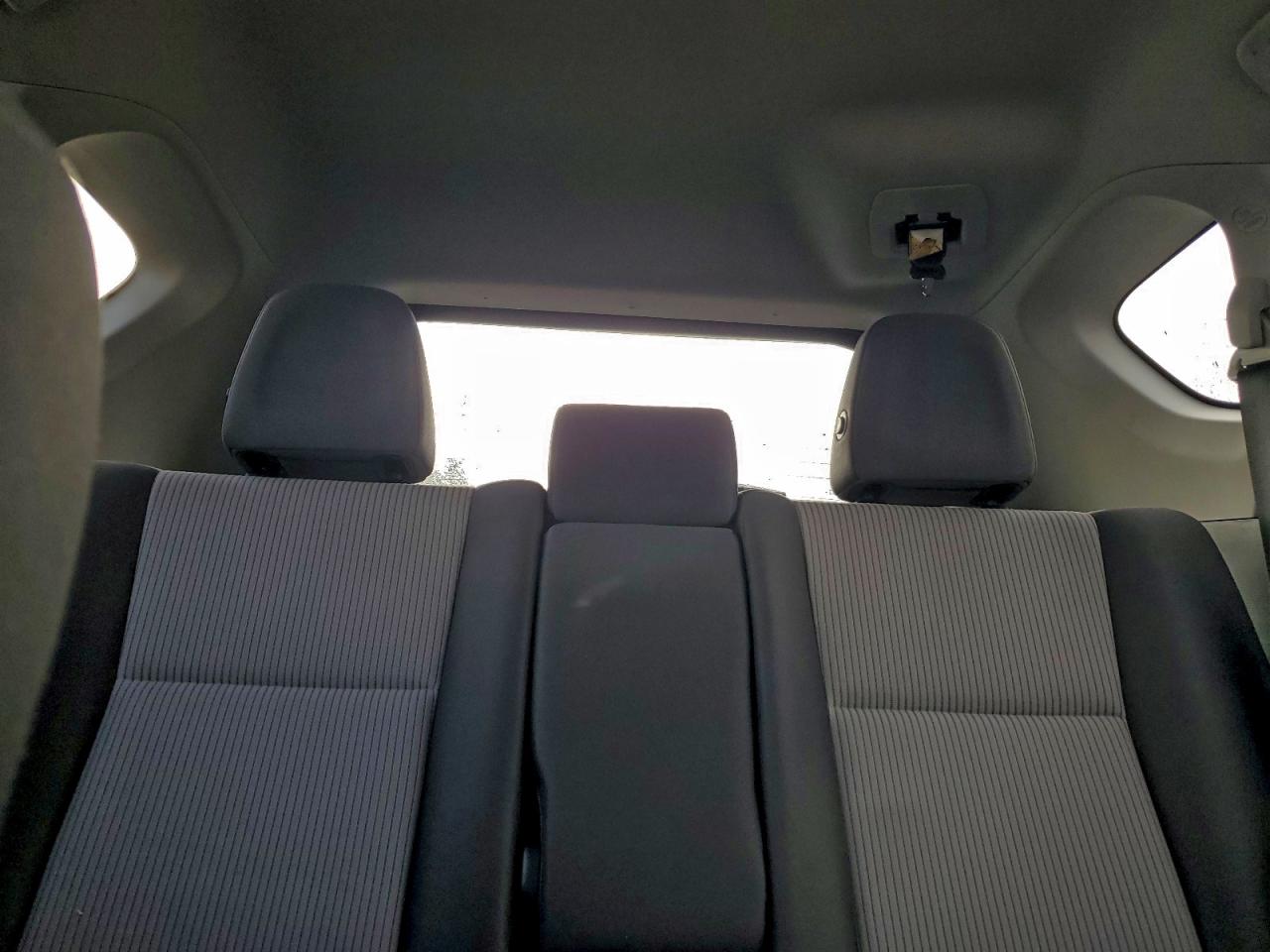 Toyota RAV4 Le Image 7