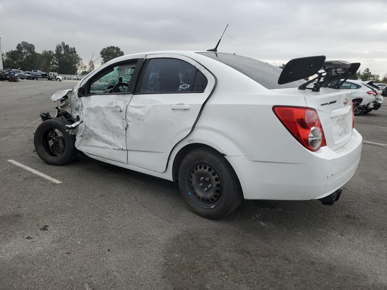 Chevrolet Sonic Ls Image 3