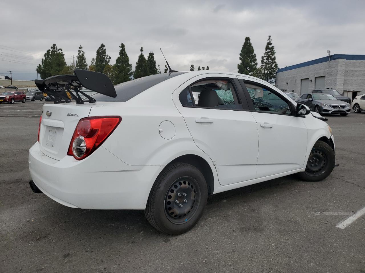 Chevrolet Sonic Ls Image 2