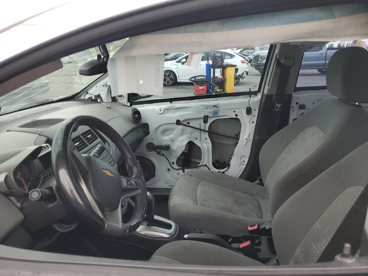 Chevrolet Sonic Ls Image 4