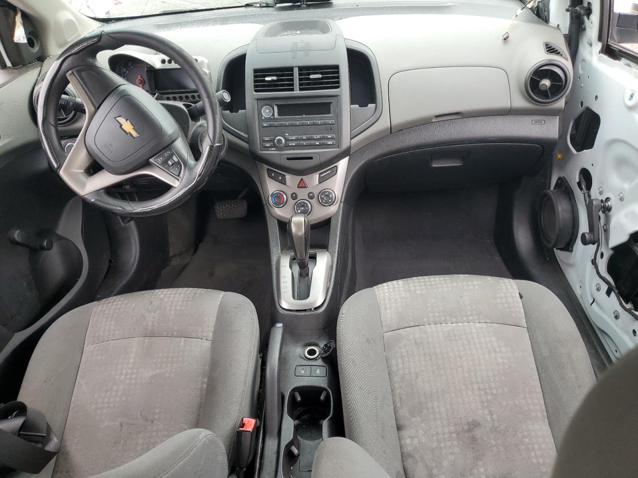 Chevrolet Sonic Ls Image 6