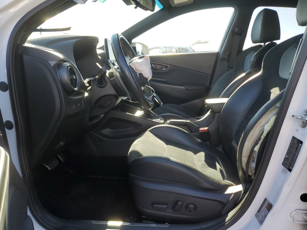 Hyundai KONA Base Image 4