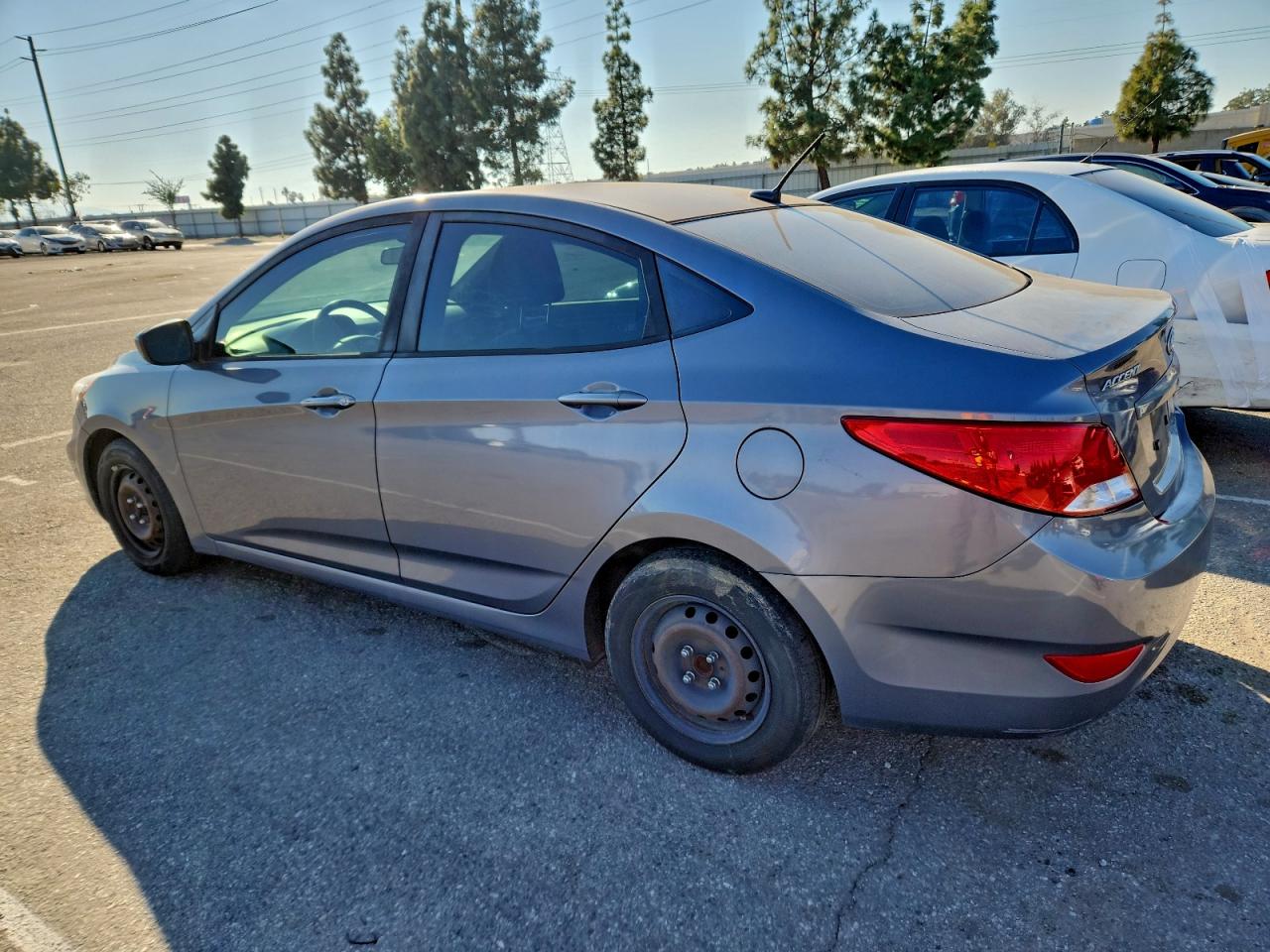 Hyundai ACCENT Se Image 3