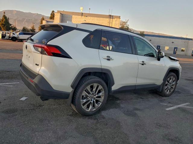 Toyota RAV4 Xle Premium Image 4