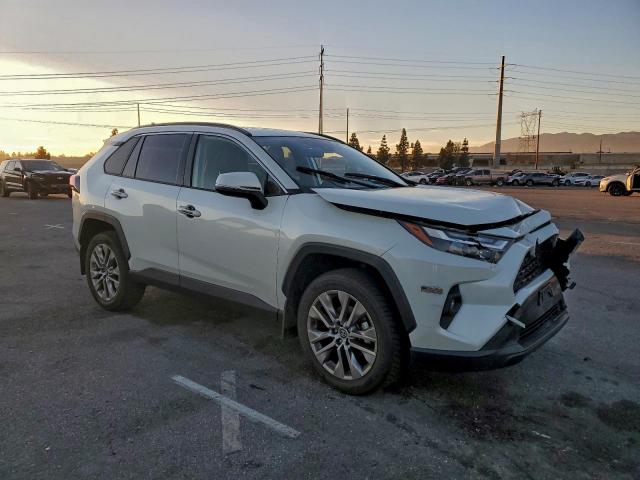Toyota RAV4 Xle Premium Image 12