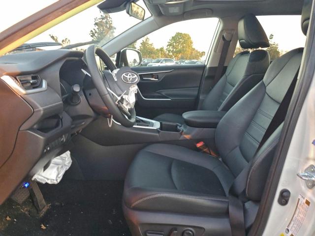 Toyota RAV4 Xle Premium Image 2