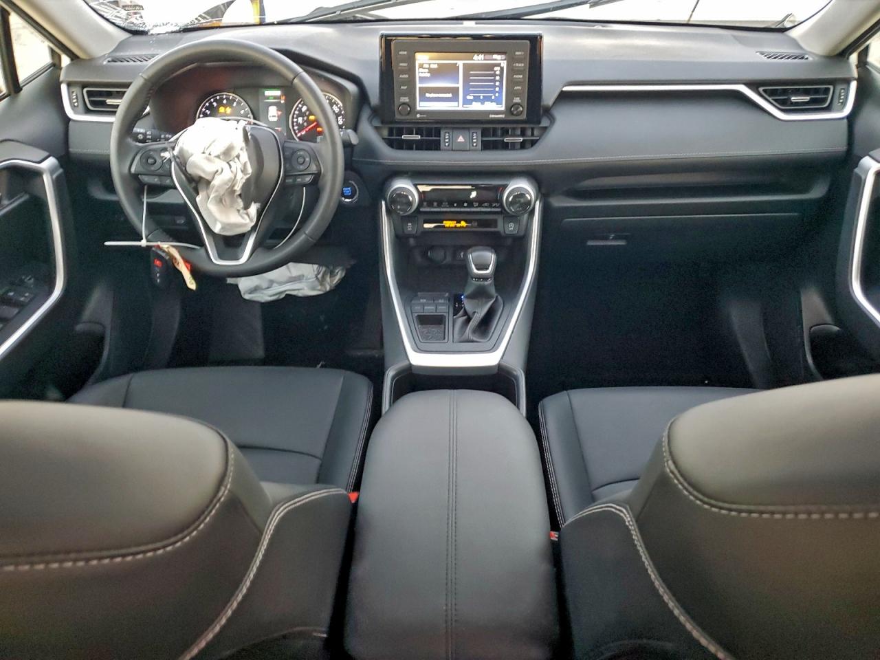 Toyota RAV4 Xle Premium Image 3