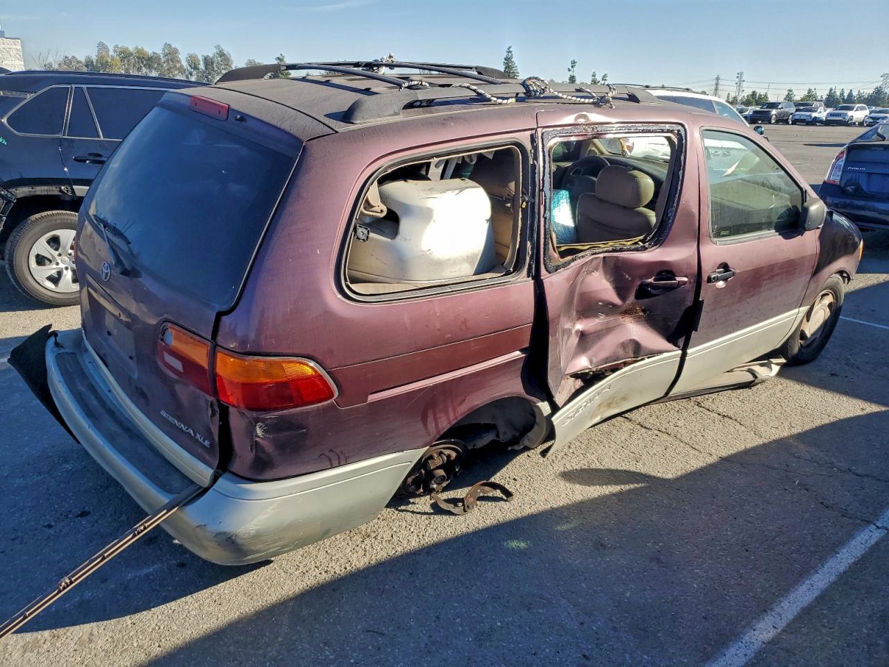Toyota Sienna Le Image 4