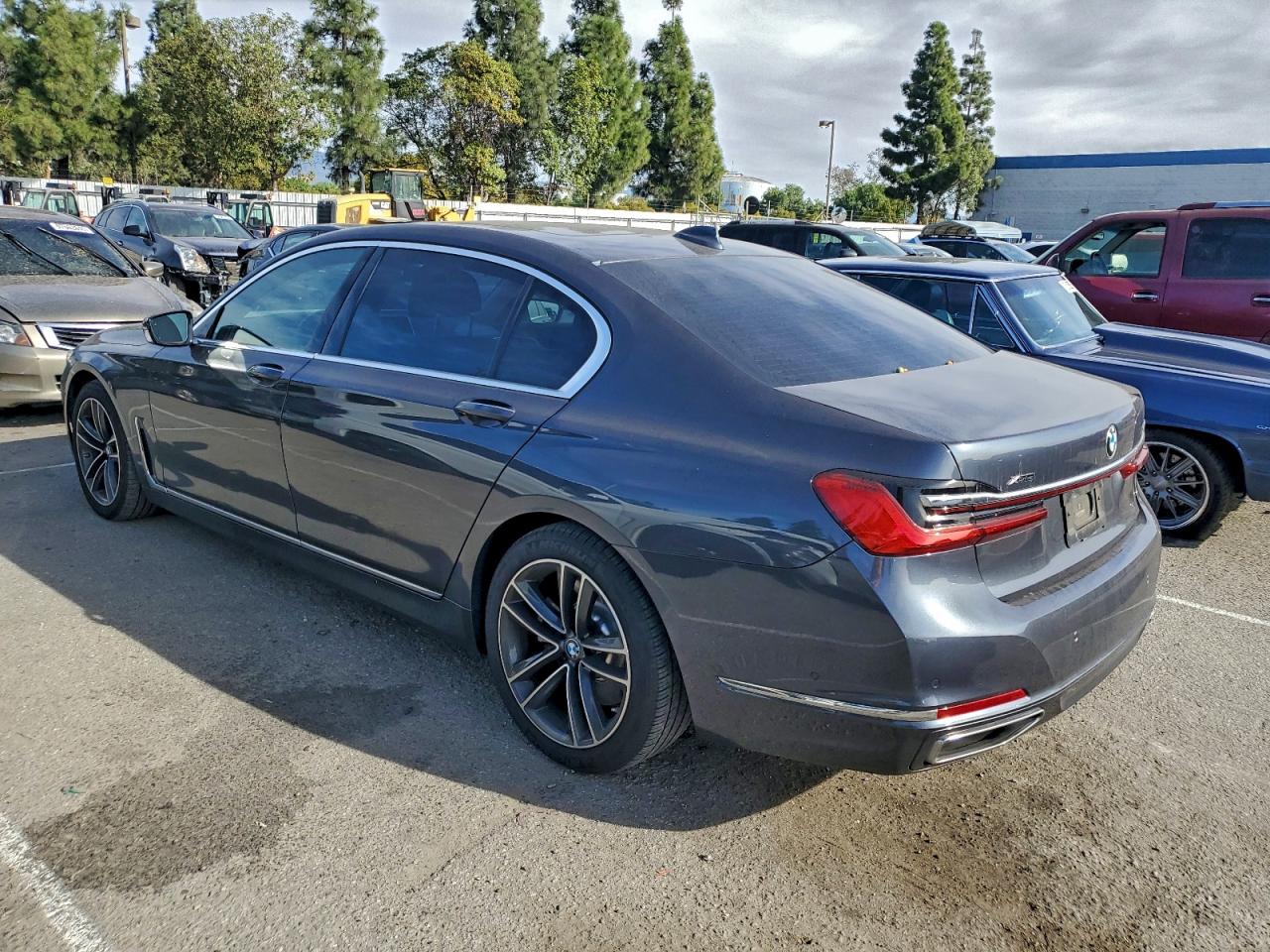 BMW 7 Series Xi Image 2