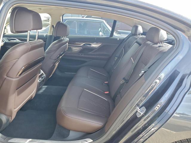 BMW 7 Series Xi Image 10