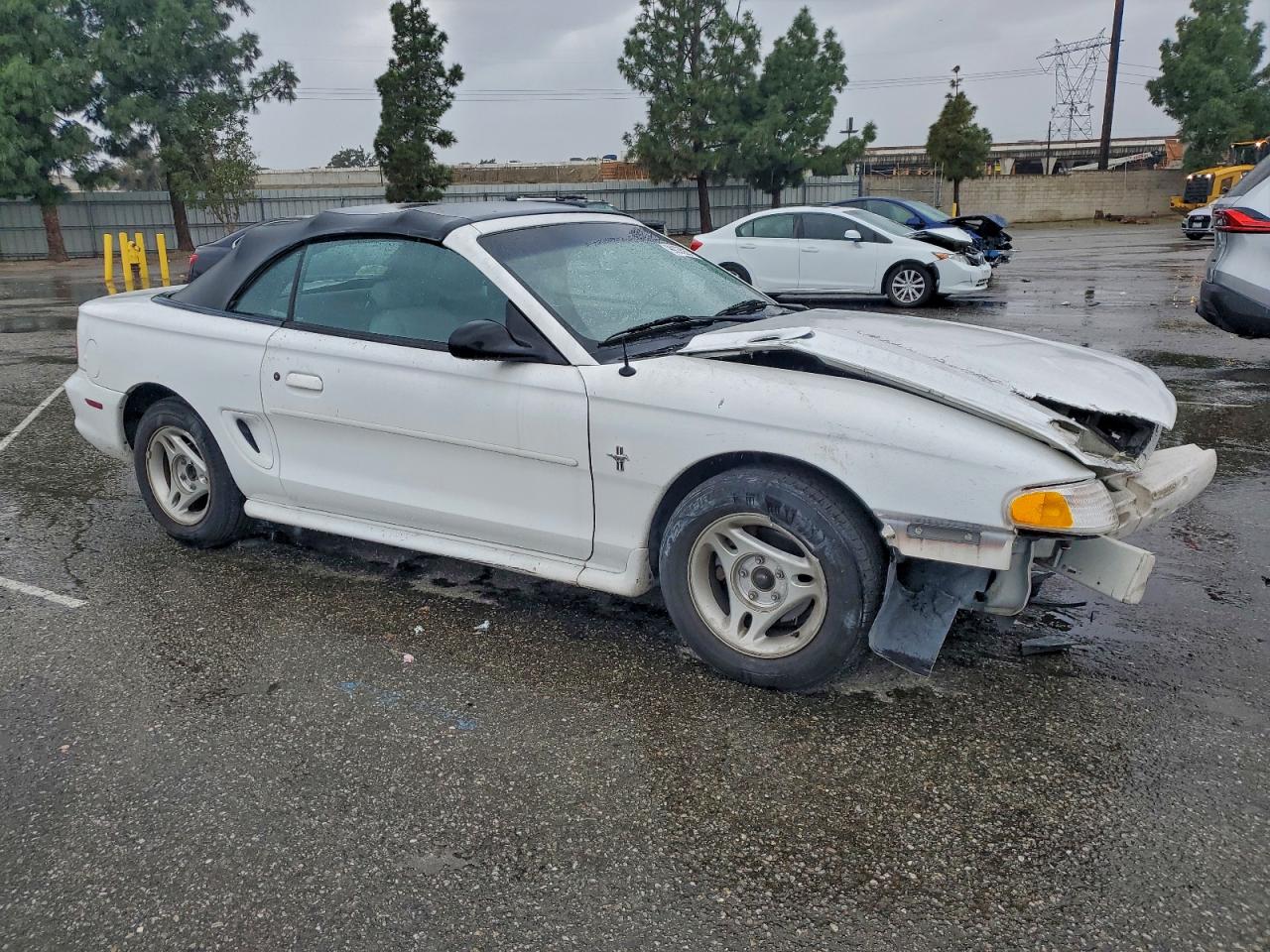 Ford Mustang Image 2